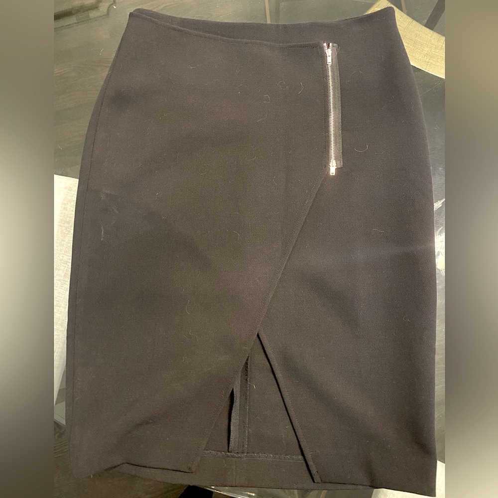 NWOT Black pencil midi skirt with zip accent and slit medium size formal Trouvé